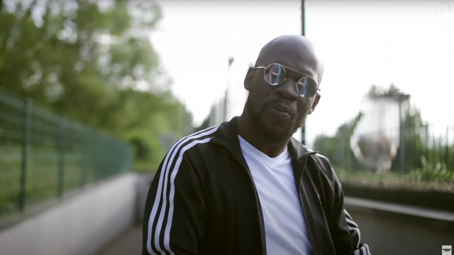 Photo de Maalkhema fait une « Mise au point » dans son nouveau clip