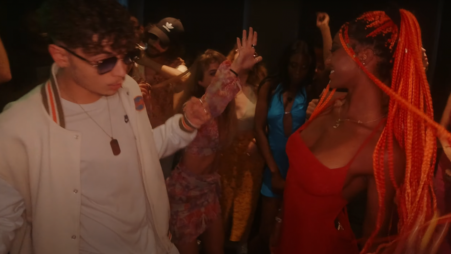 Photo de Mais qui est cette fameuse « Carolina » dans le nouveau clip de S'Paro..?