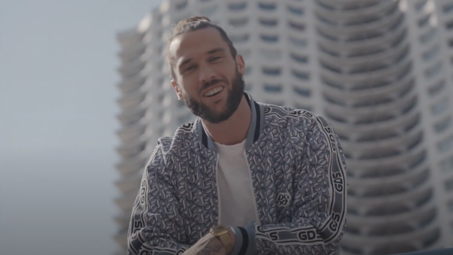 Photo de Mayeul déterminé dans son nouveau clip Rage en Moi