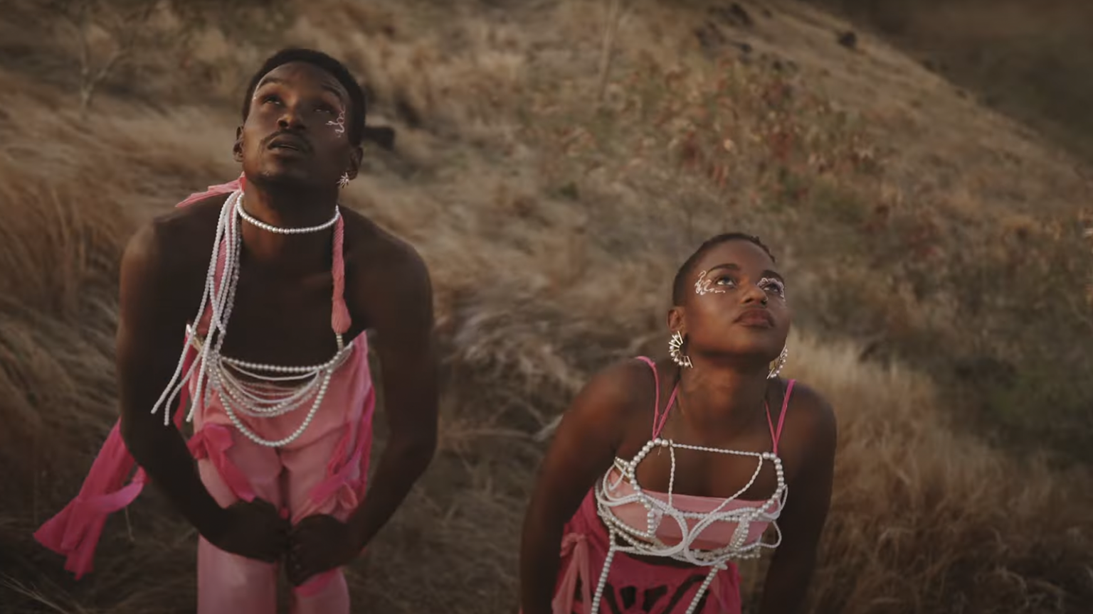 Minuit tire sur notre corde sensible avec son nouveau clip « Sik » Photo de Minuit tire sur notre corde sensible avec son nouveau clip « Sik »