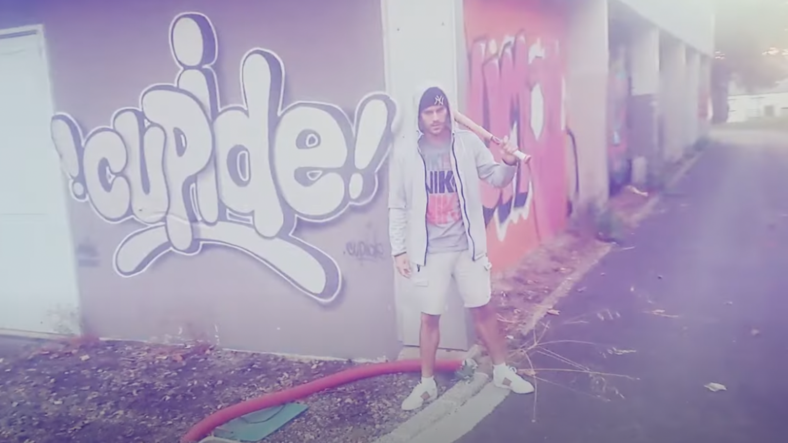 Photo de NINOFF est un gros Barjot pour son nouveau clip