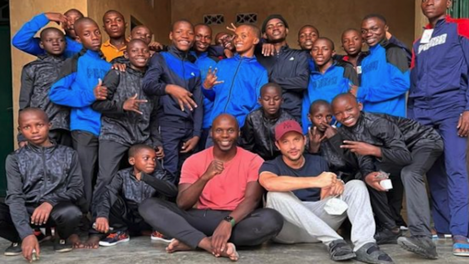 Photo de Nekfeu vient d’être aperçu en mission humanitaire auprès d’orphelins au Burundi