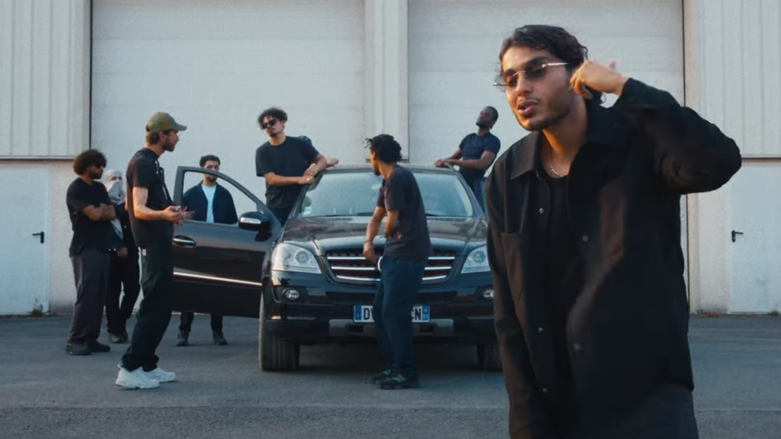 SIWA est trop posé dans son nouveau clip « POSTER » Photo de SIWA est trop posé dans son nouveau clip « POSTER »