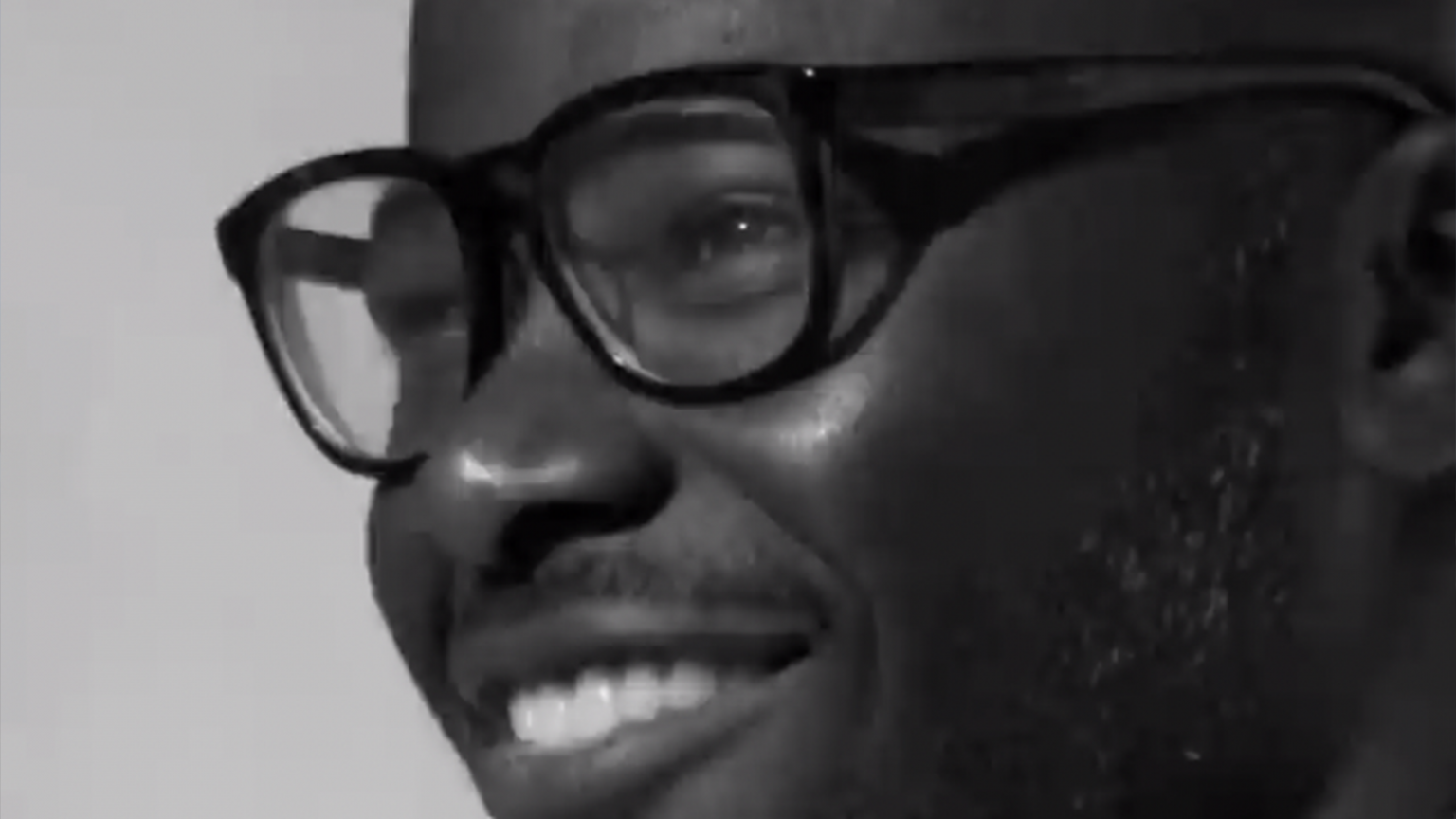 Photo de Un peu de LOVE dans le dernier clip de Joe Hess