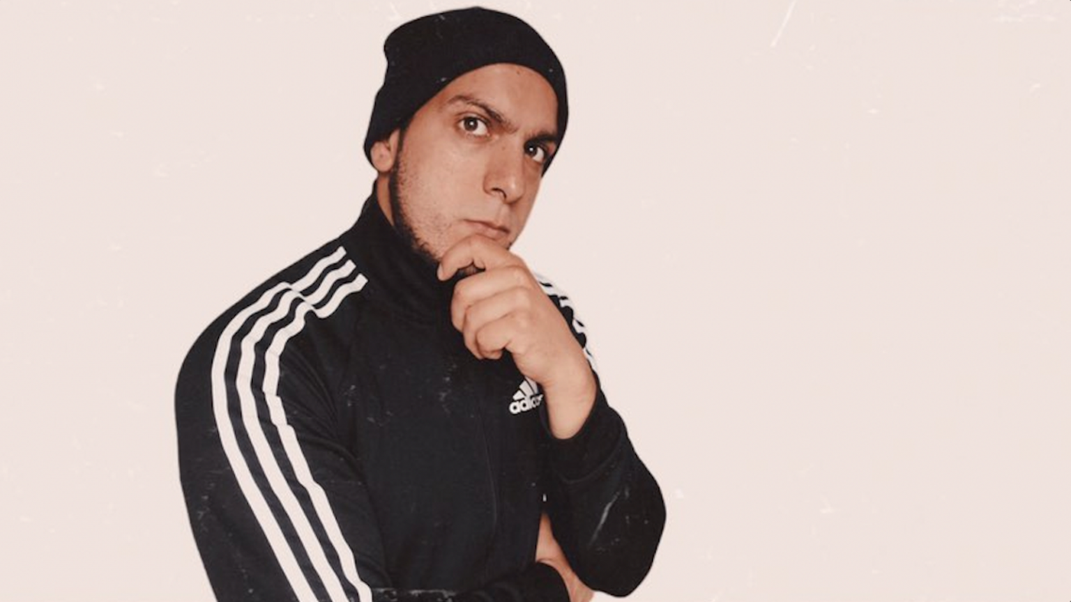 Photo de Vinch fait du sale pour son nouveau titre Reste-Là