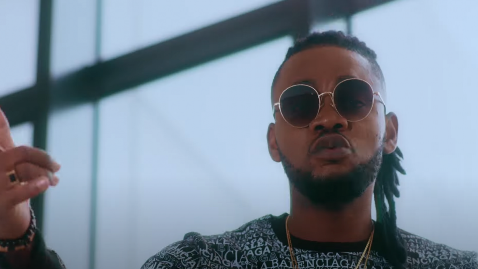 Photo de watiti watoma, dans la séduction pour son nouveau clip Giga