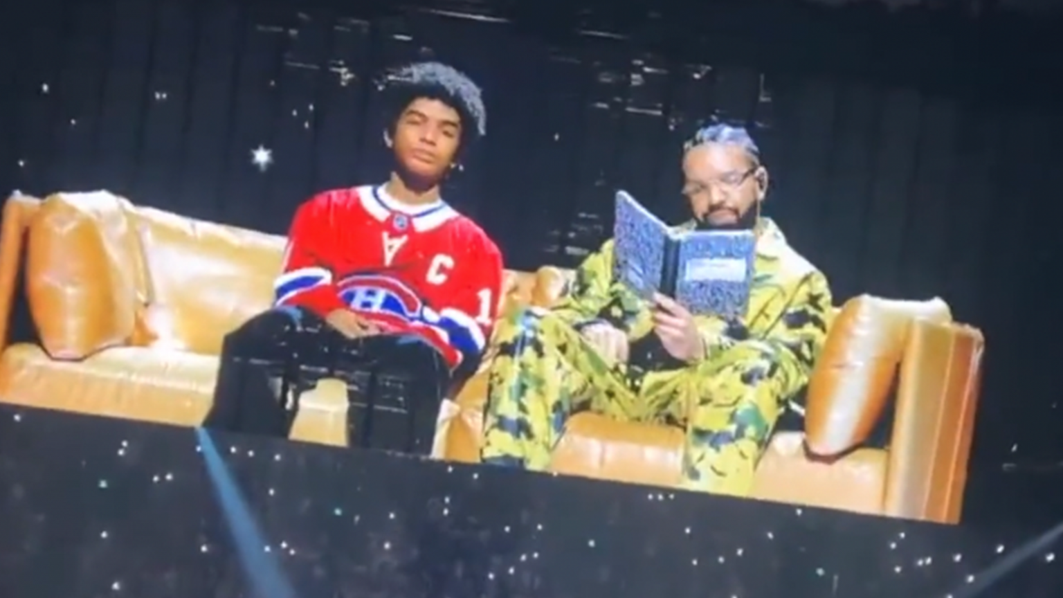 Picture of Drake paye tribute to Nick Suzuki during his show in Montréal