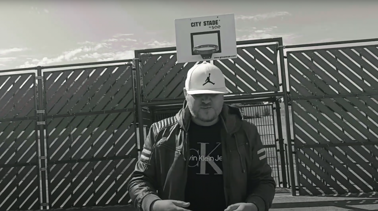 Photo de FAAB raconte « L'homme brisé » dans son nouveau clip