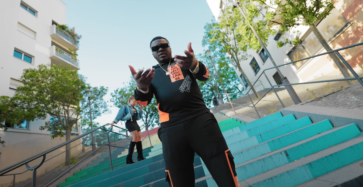 Photo de SOLDAT VINNY fait tout pour la « MONEY » dans son nouveau clip