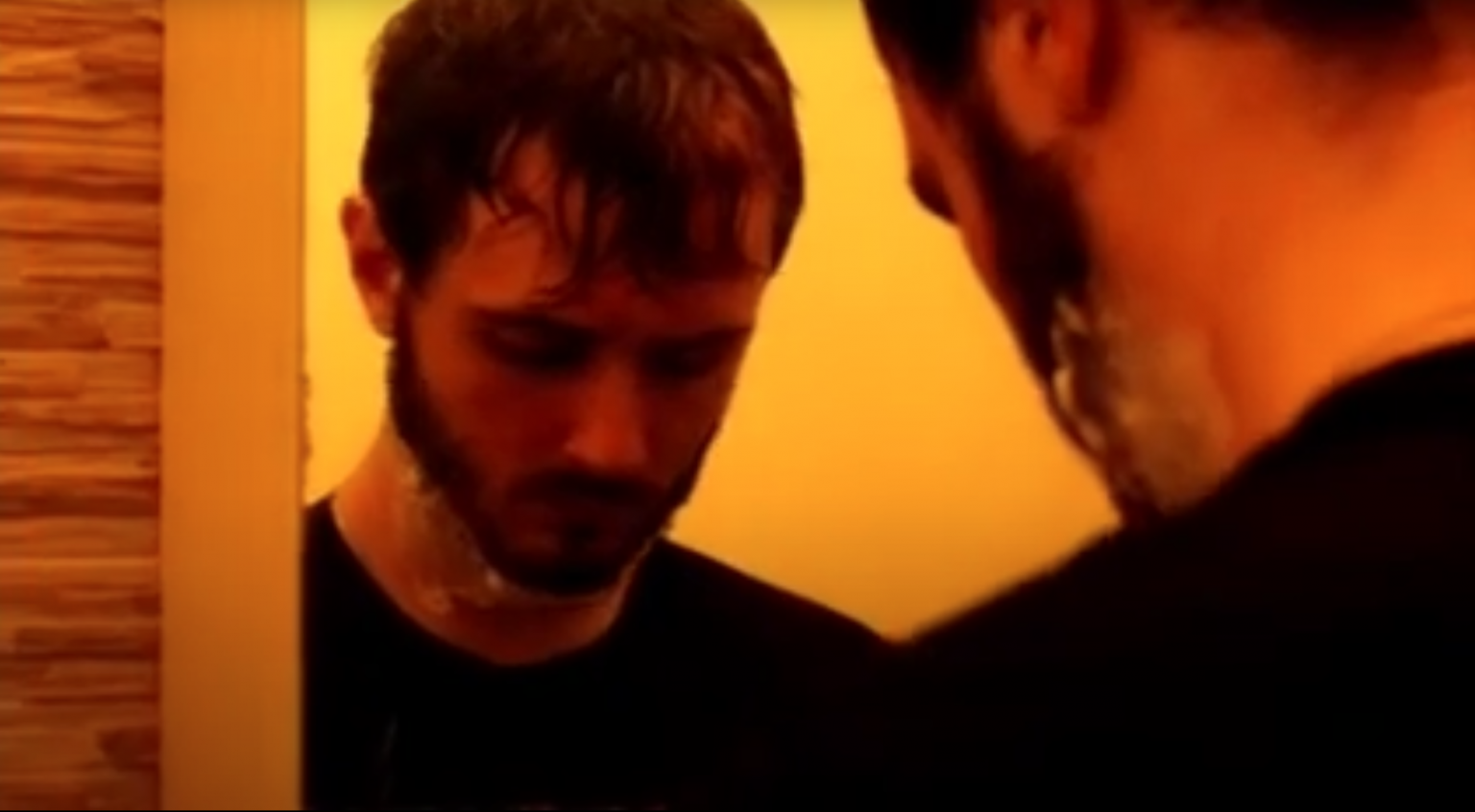 Lowsins rappe avec ses tripes pour « Carbone » Photo de Lowsins rappe avec ses tripes pour « Carbone »