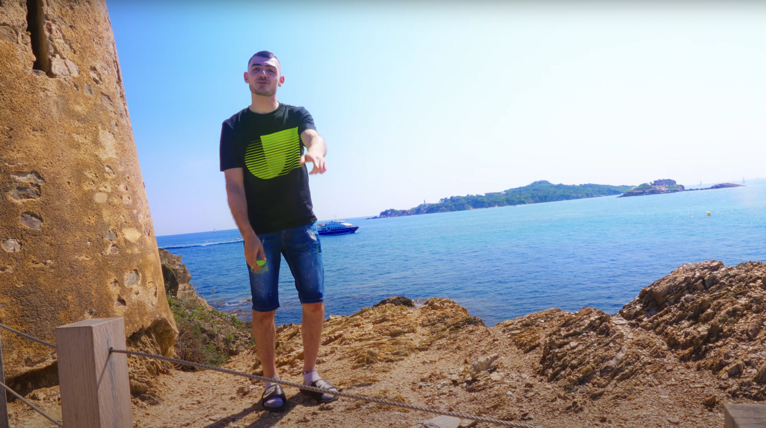 Photo de C'est « NO STRESS » avec le nouveau clip d'EL BAMBINO