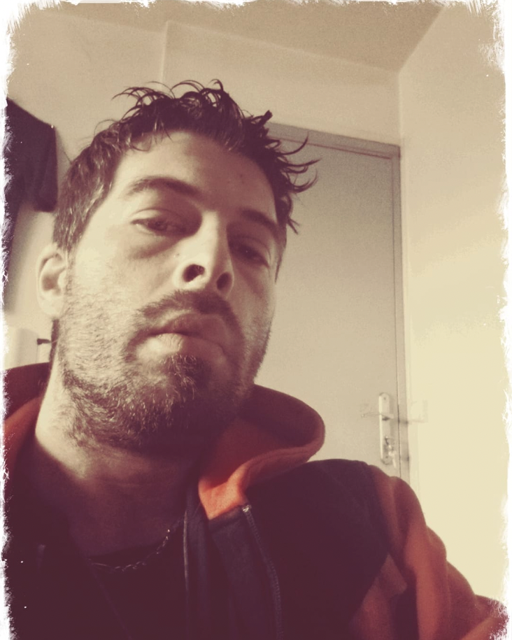 Photo de Gzave se livre à cœur ouvert dans son nouveau clip « AlcooliQue »