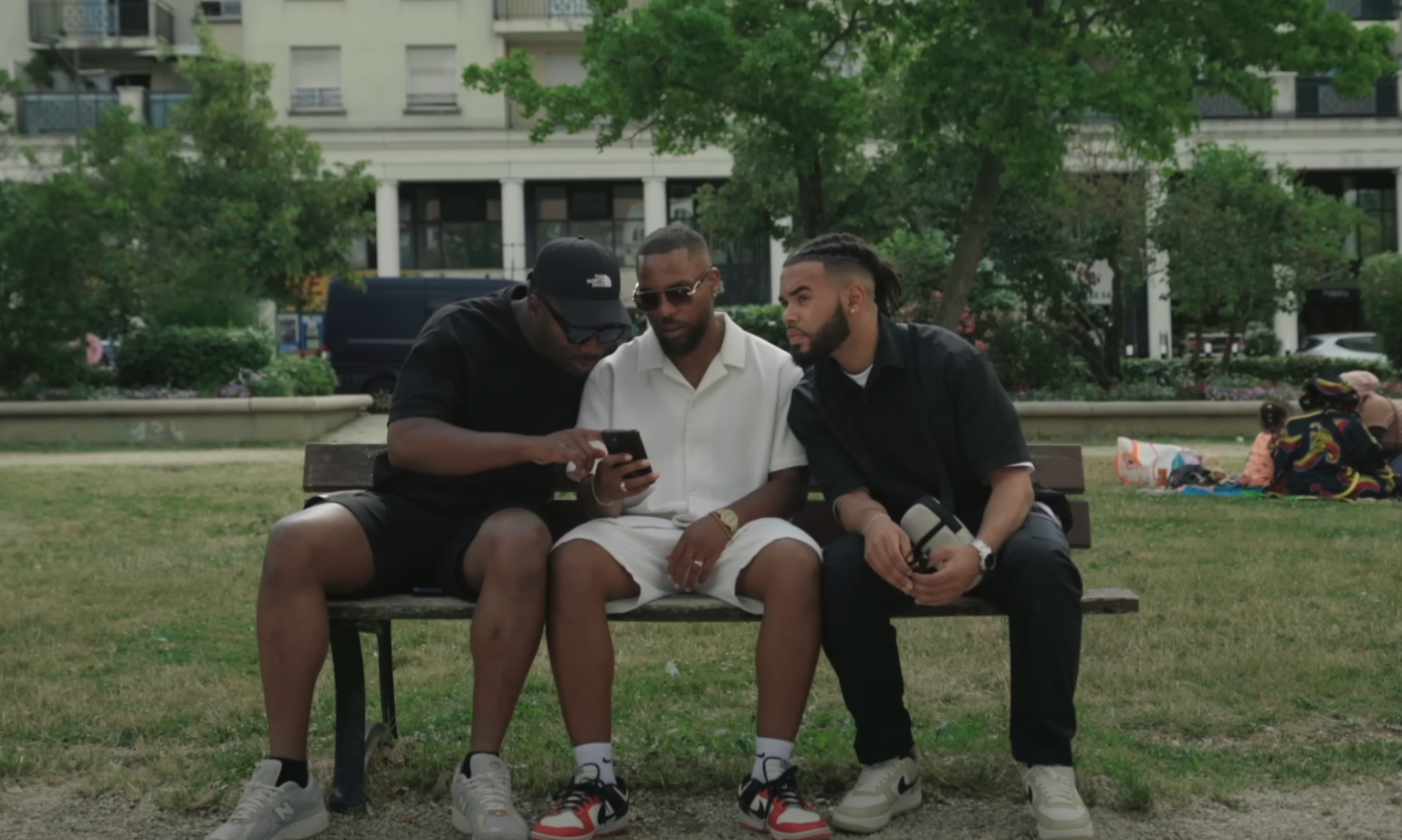 Photo de Méfie-toi, « Ça glisse » dans le nouveau clip de Rusko