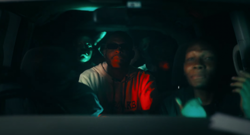 Photo de La prière et la Drill font ami-ami le temps d'un clip détonant avec Aaron KBG
