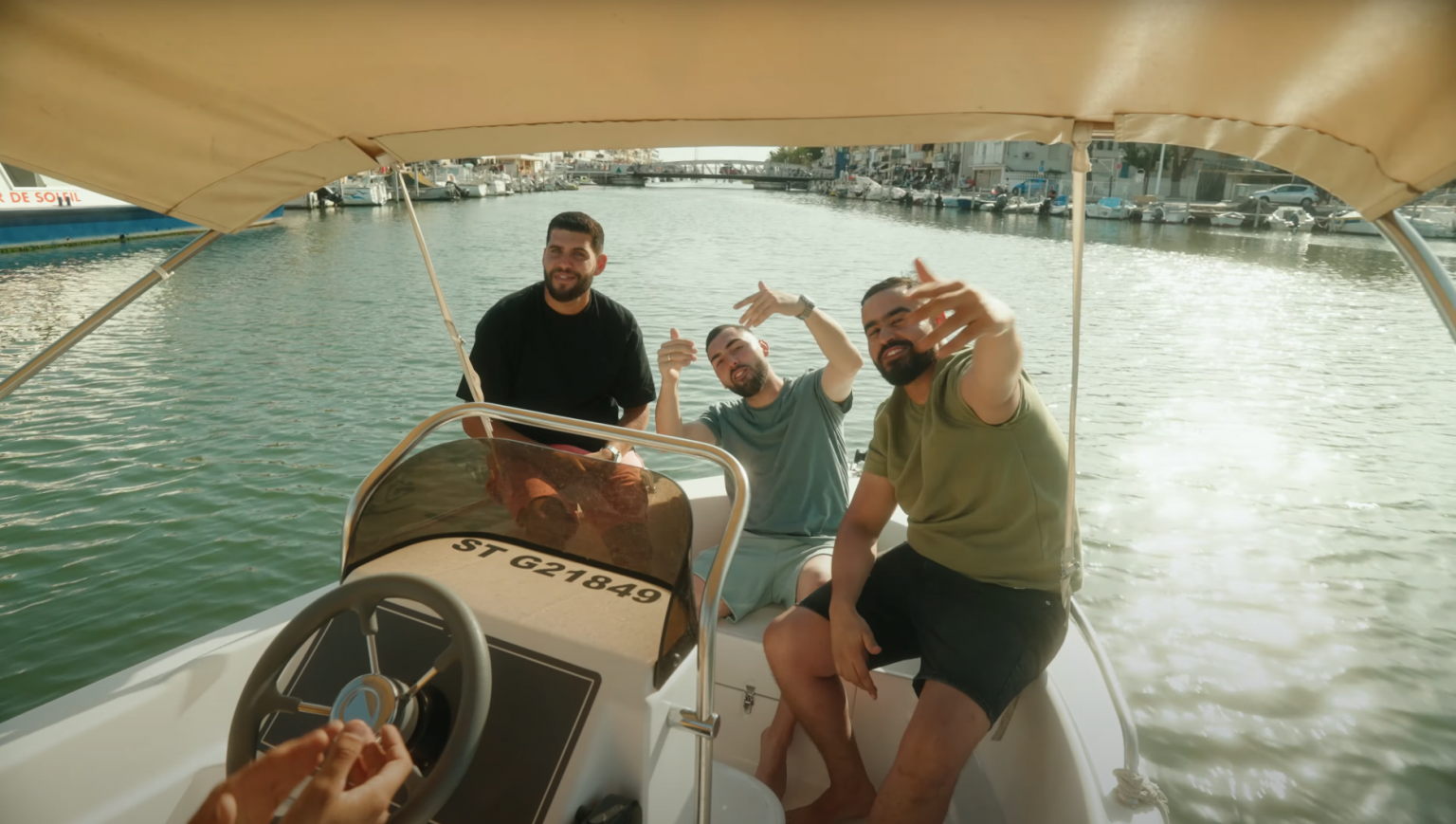 Photo de Découvrez le summer hit de 84°, « Monte avec moi »