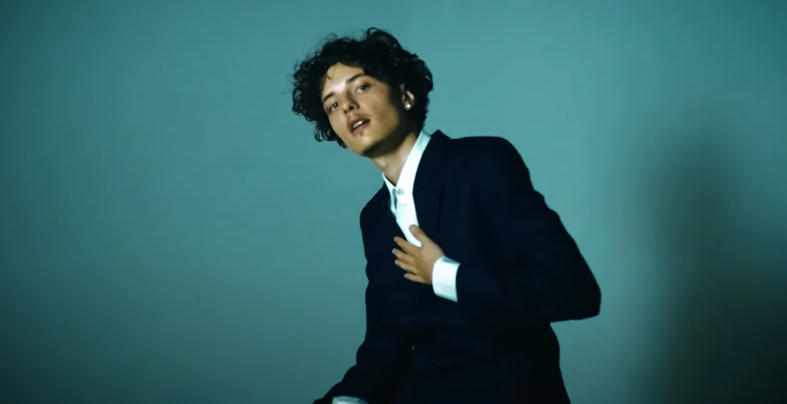 Photo de MARLONE fait ça bien dans son nouveau clip « Soum-Soum »