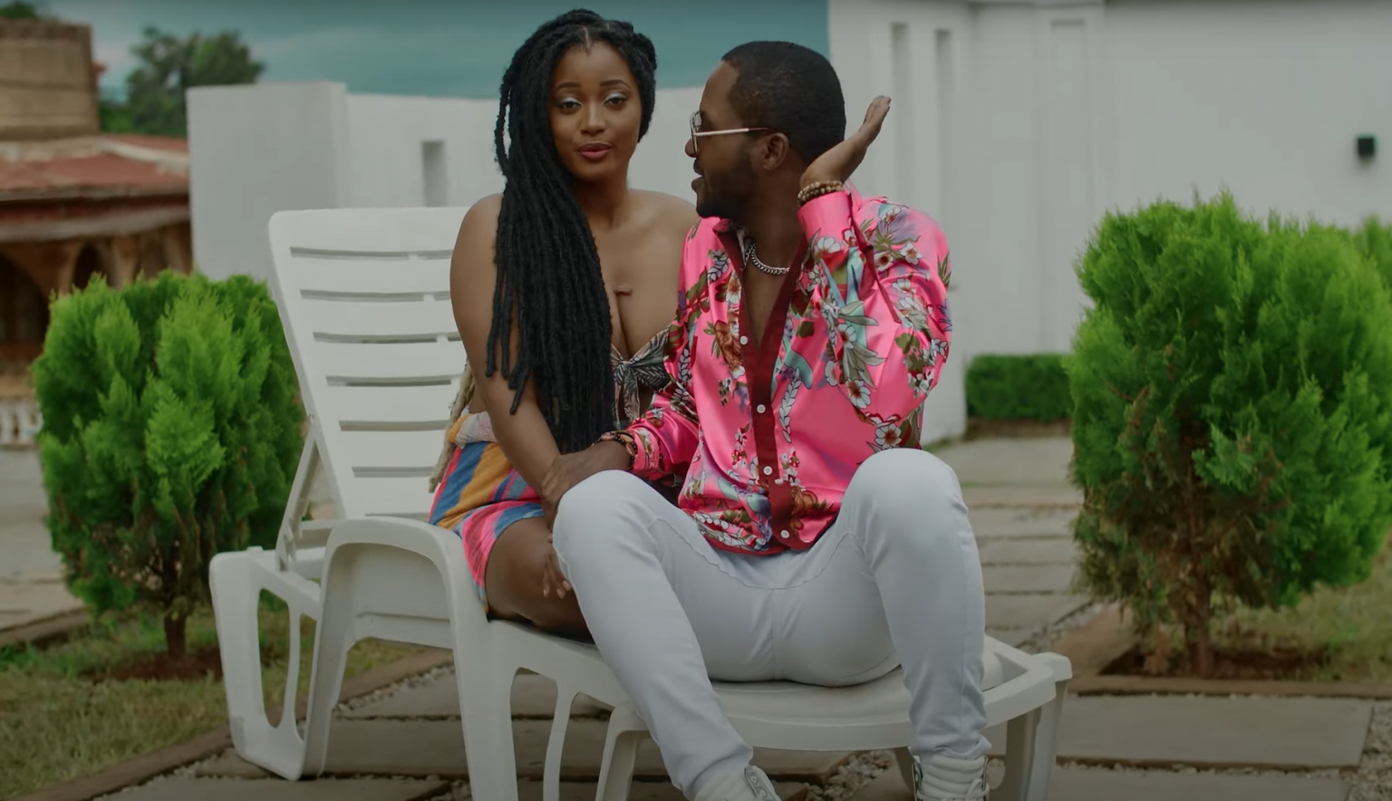 Photo de Leger Laclass veut les « Couvrir De Baisers » dans son nouveau clip