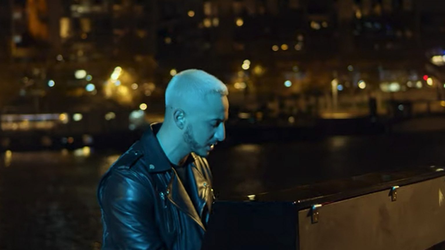 Photo de Découvrez Warren Saada avec son tout premier single Loin de moi