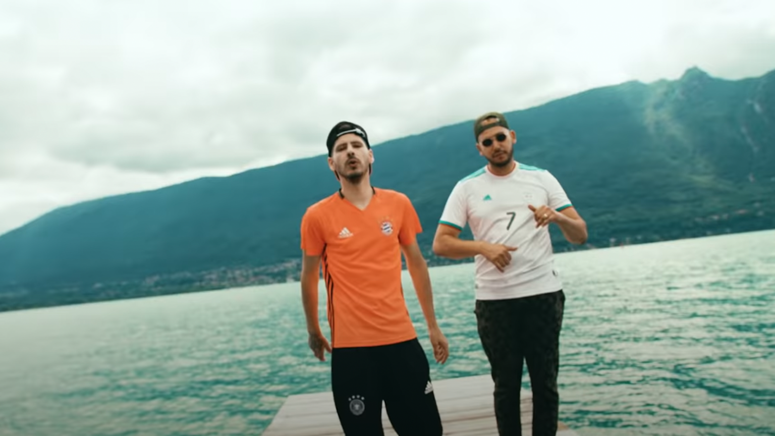 Photo de Dj Djam clôture l'été comme il se doit avec son clip SAYF