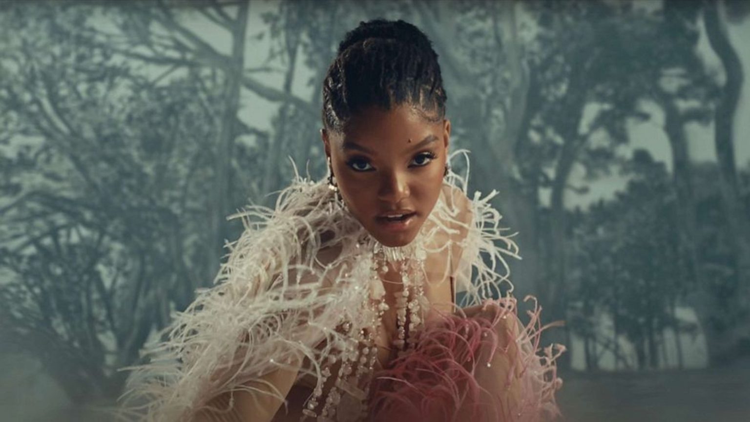 Halle Bailey, l’actrice de « La petite sirène » dévoile son premier clip en solo Photo de Halle Bailey, l’actrice de « La petite sirène » dévoile son premier clip en solo