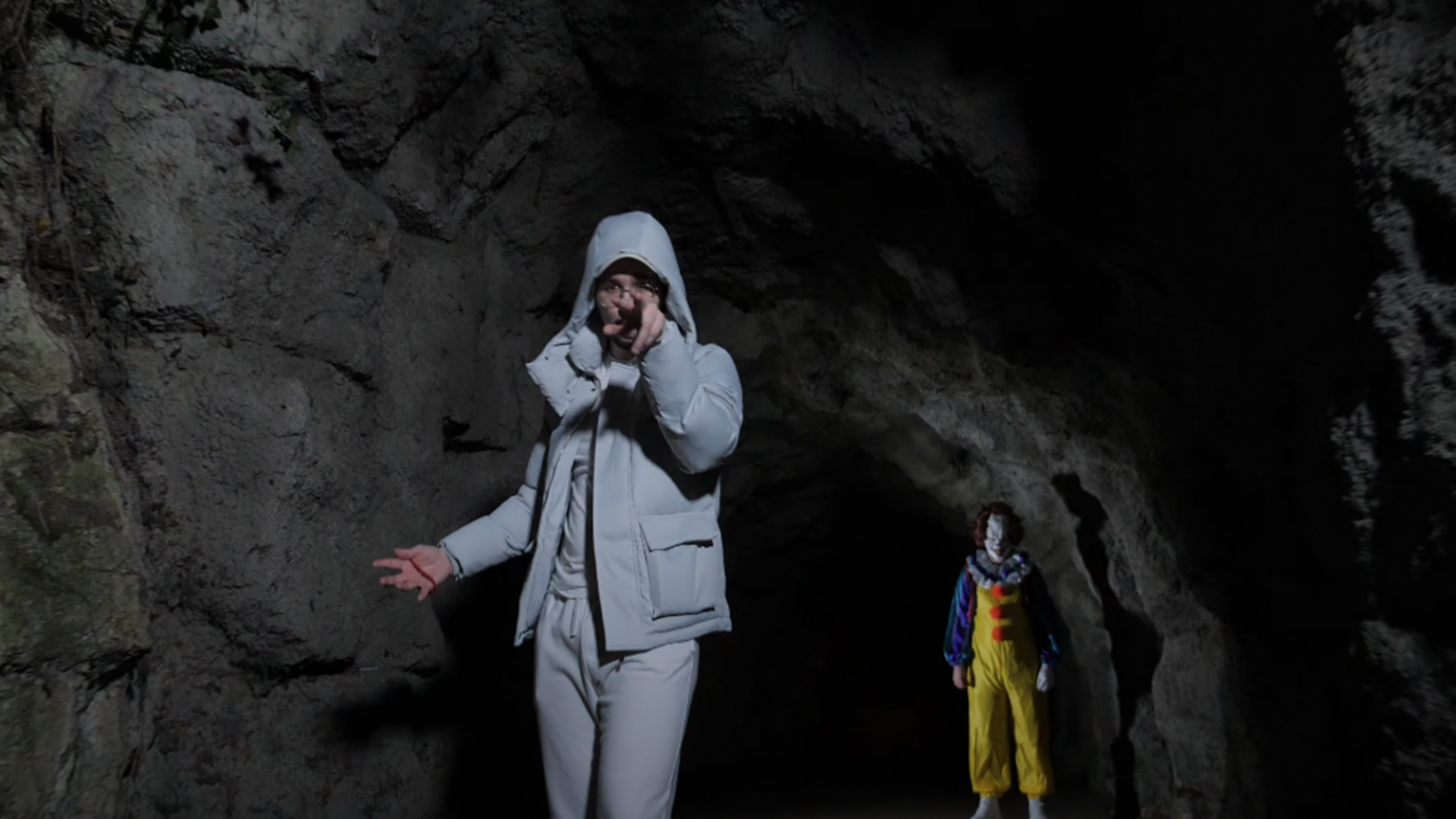 Marko est complètement « Remarquable » dans son nouveau clip Photo de Marko est complètement Remarquable dans son nouveau clip