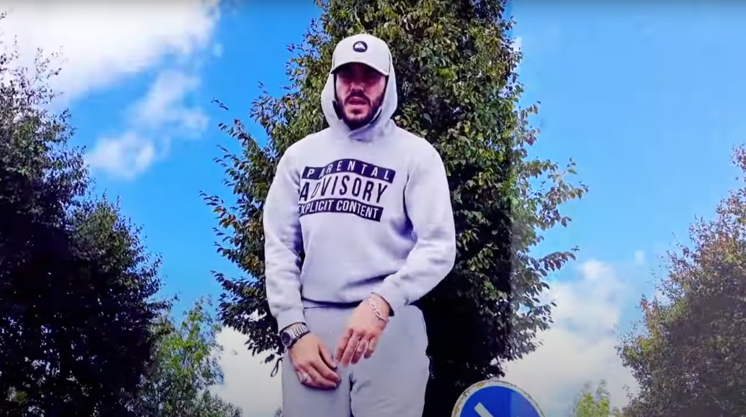 Photo de NINOFF vise « En plein cœur » avec son nouveau clip