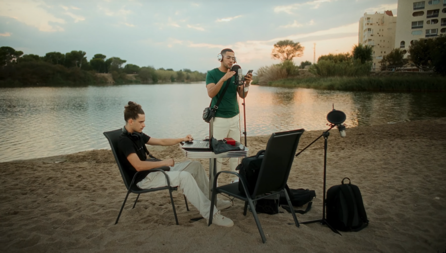 Photo de ZedeL a trop de flow dans son nouveau clip « J'me la cool »