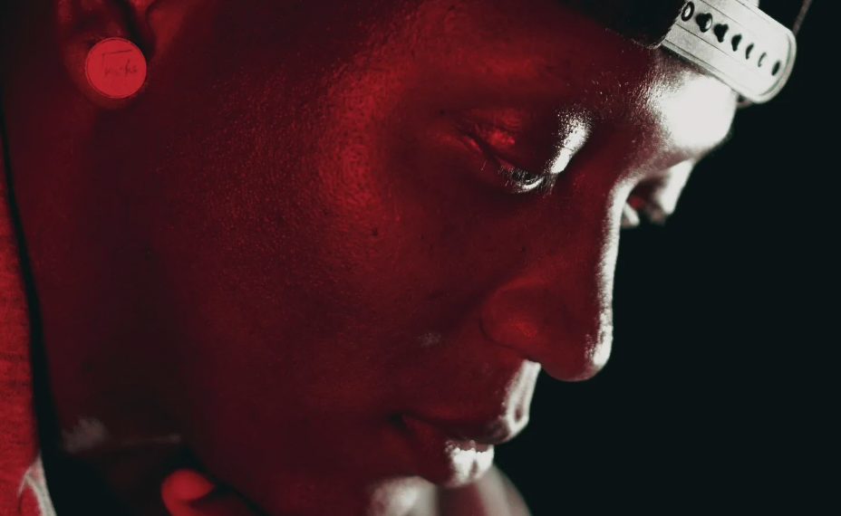 Photo de Laissez-vous envouter par « Ma Reine », le nouveau single de Adj KillAgain