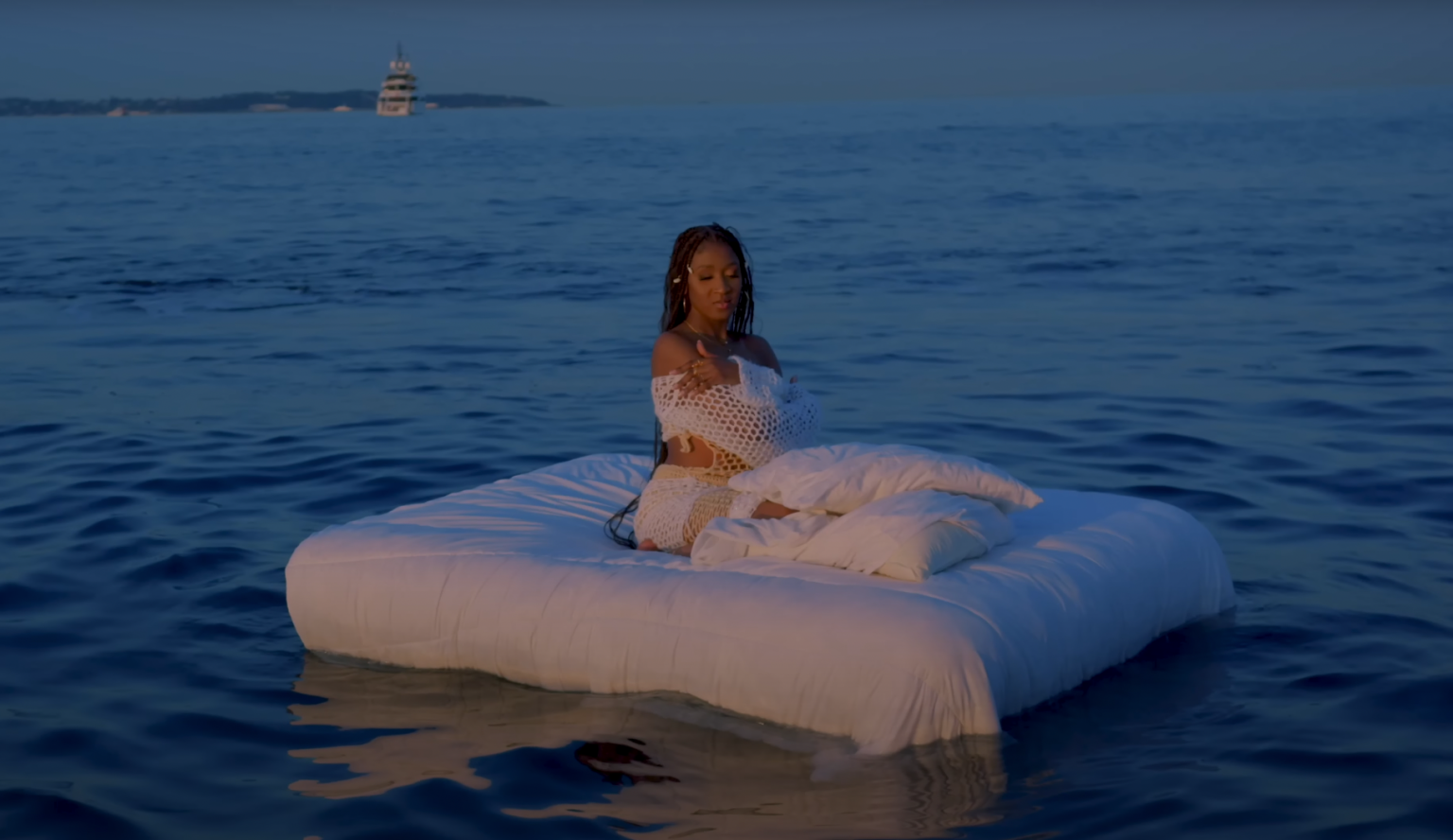 Photo de Aïshé envoie du love pour son « Sugar Daddy »