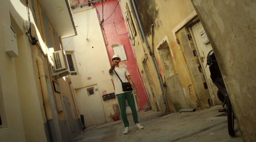 Photo de Pour TOLMAK, c'est « Que Pour Les Miens » dans son nouveau clip