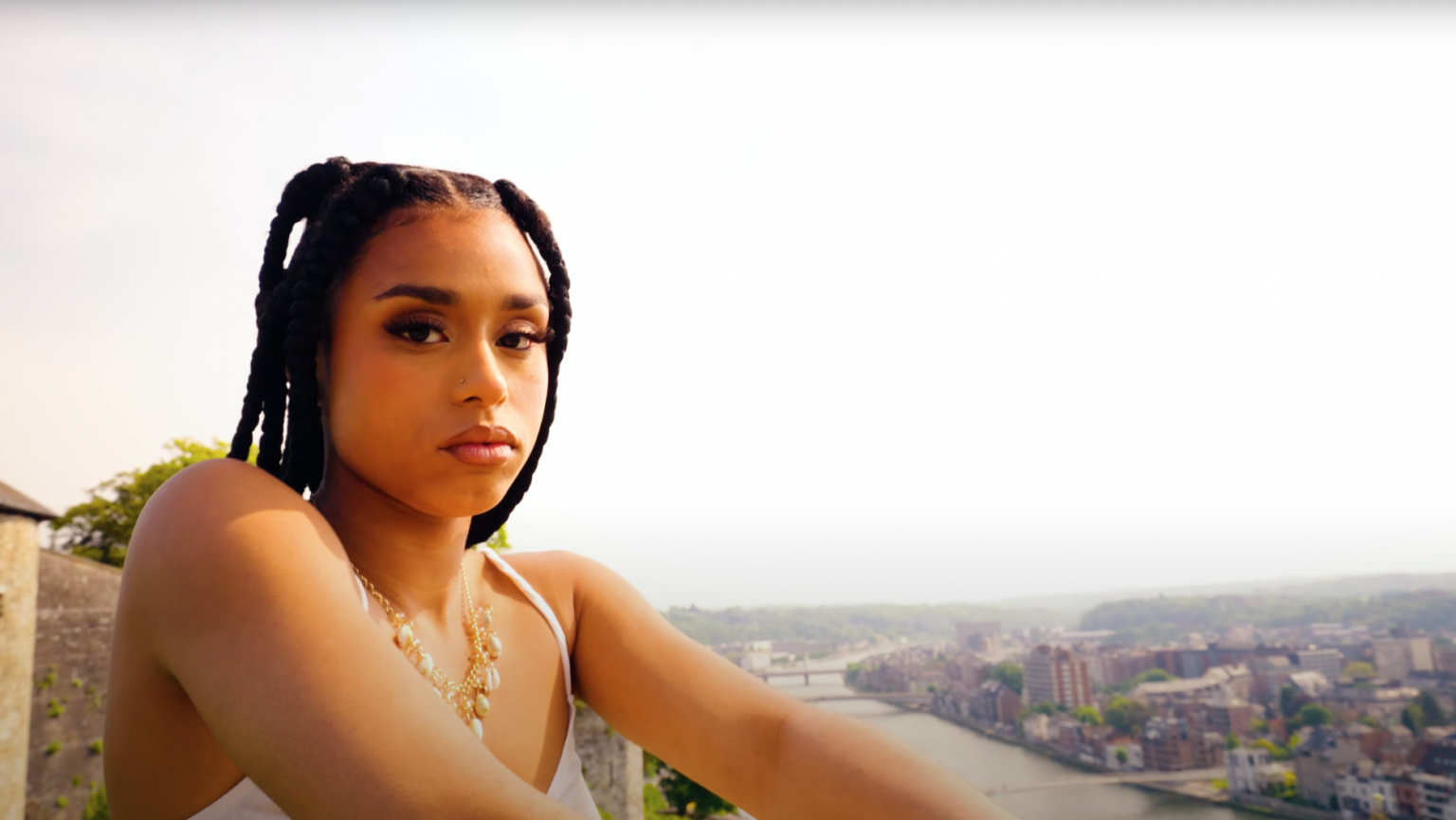 Photo de Mattez le nouveau clip de Edaya et soyez complètement « High »