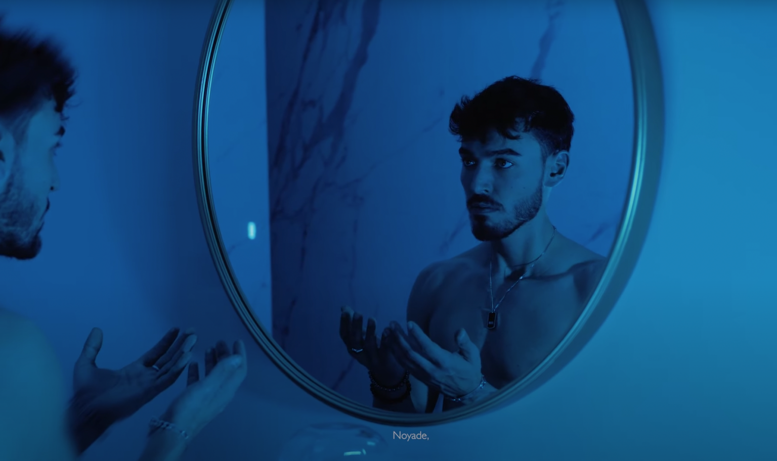 Photo de Loan, en pleine « Noyade » dans son nouveau clip