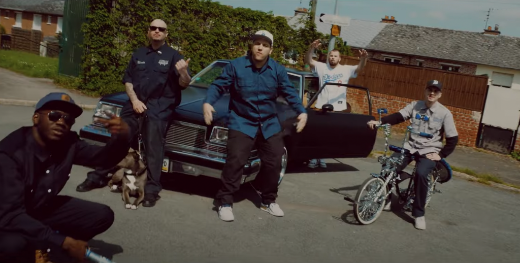 Photo de Zindoun fait ça « Comme un Cainri » dans son nouveau clip