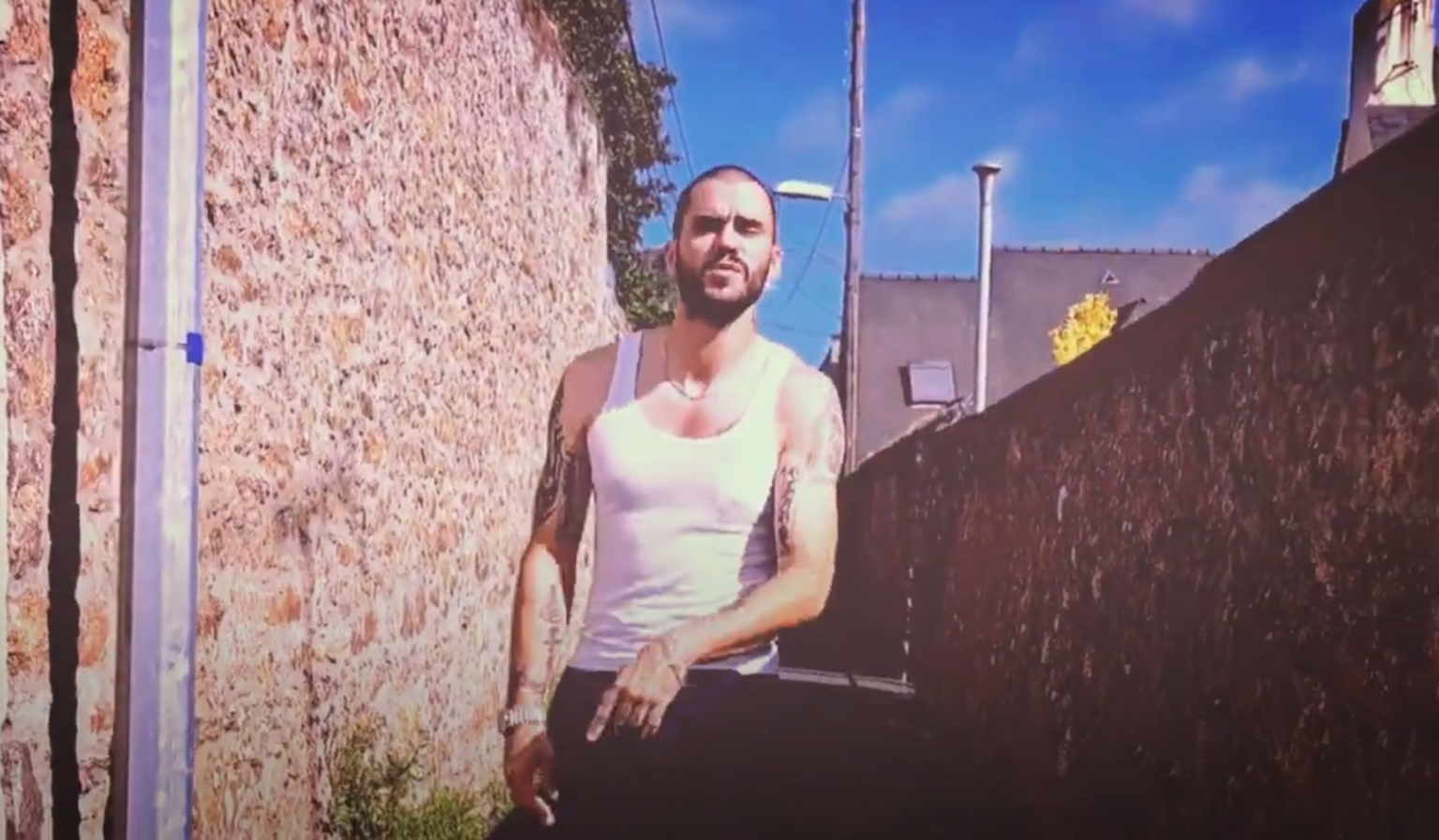 Photo de NINOFF fait le plein de « Souvenir » avec son nouveau clip