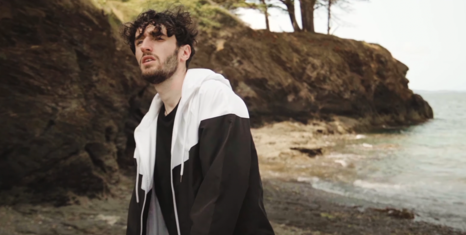 Photo de Prenez une bouffée d'oxygène avec « Laisse-moi », le nouveau clip d'AYDEN