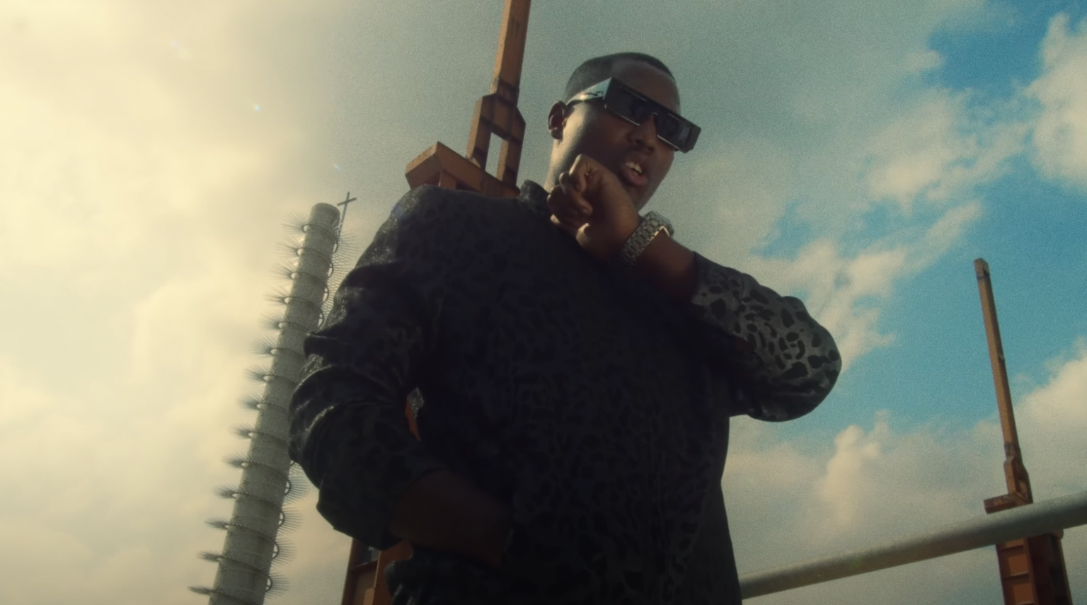 Photo de Pour voir le nouveau clip de Disland D, c'est « TOUT DROIT »