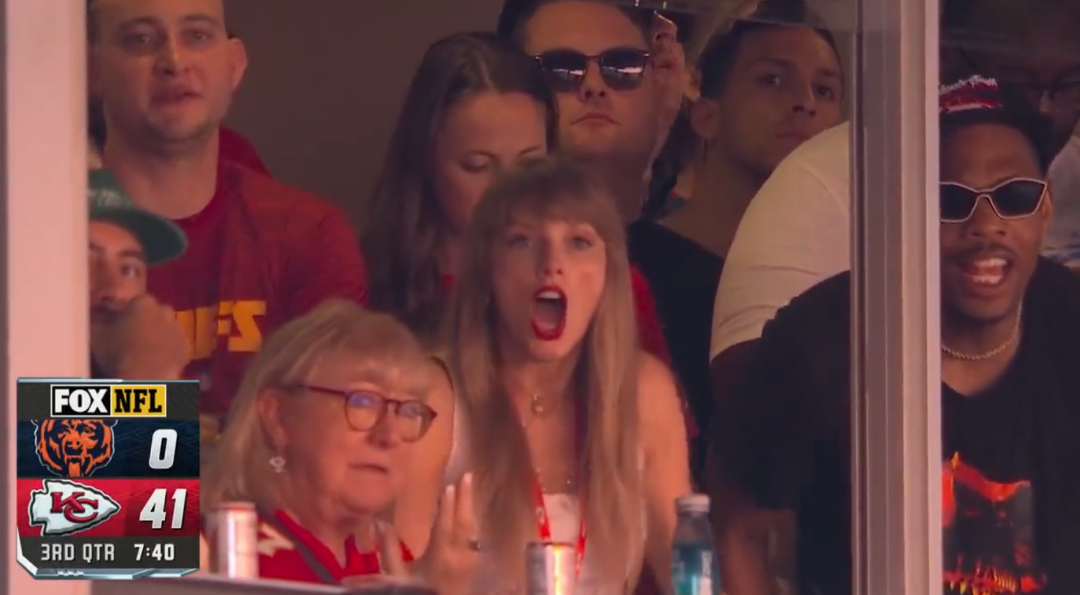 Photo de Taylor Swift en couple avec Travis Kelce ?