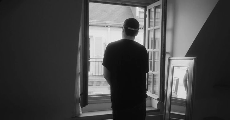 Photo de Laissez-vous porter par « Chrysanthème », le nouveau clip de Sauveur Eloheem