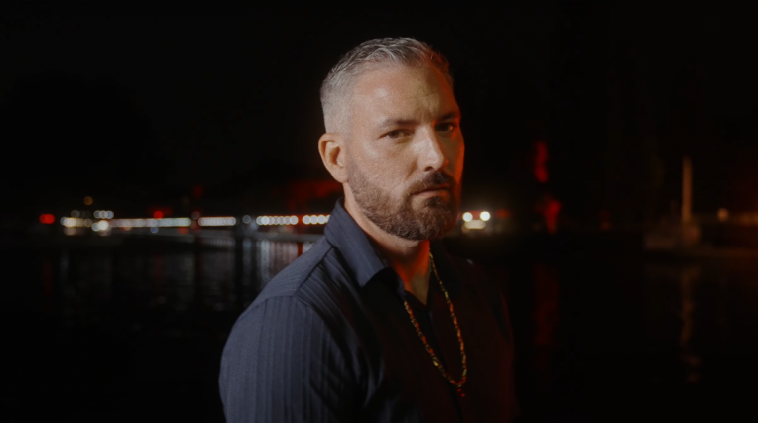 Photo de L Genius se sent « Désarmé » dans son nouveau clip