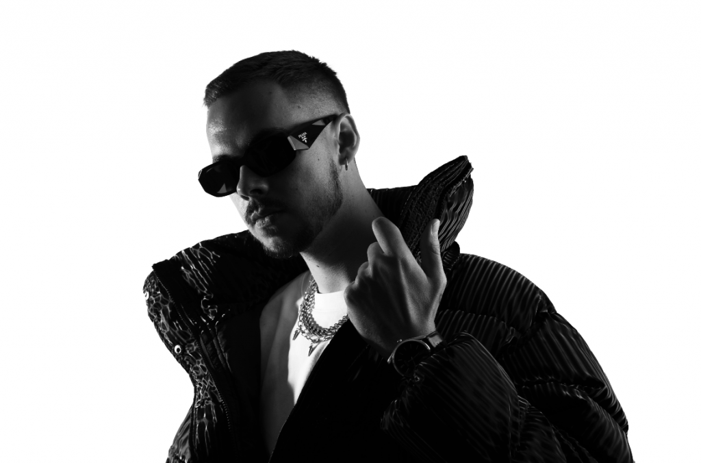 Découvrez « Doudou », cette petite douceur afrobeat qui nous a touché en plein cœur signée Alex Mallow Photo de Photo de Découvrez « Doudou », cette petite douceur afrobeat qui nous a touché en plein coeur signée Alex Mallow