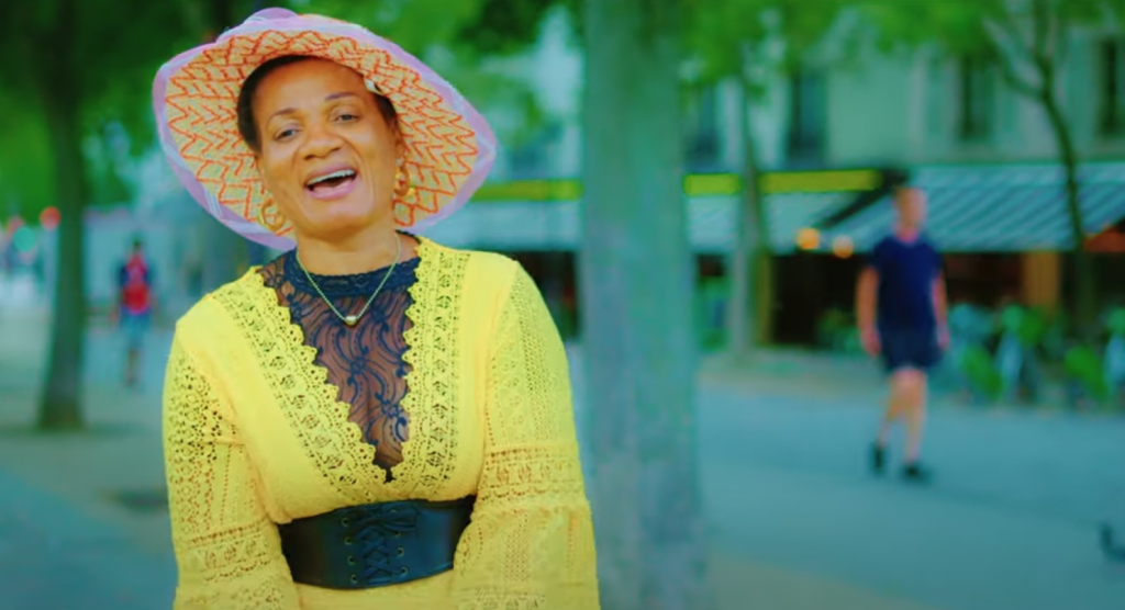 Photo de Edwige LaGloire est de retour avec son nouveau clip « TON REGARD DE COMPASSION »