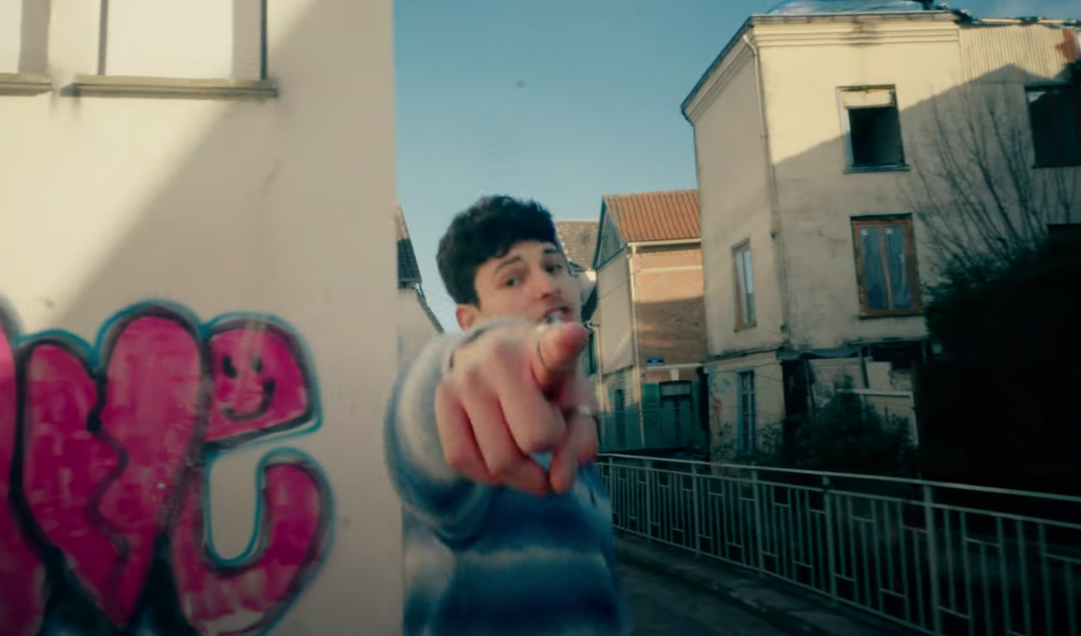 Photo de SPARROW, loin de n'être qu'un « PETIT RAPPEUR » dans son nouveau clip