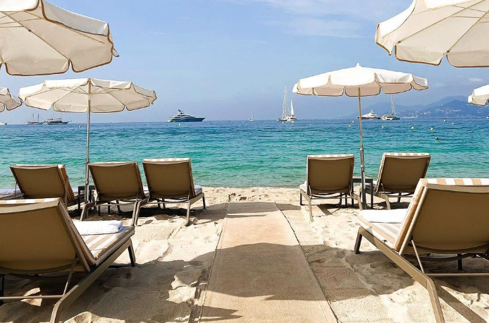 Photo de Service déplorable, envolée des prix... Les plages privées à Cannes ont mauvaise réputation.
