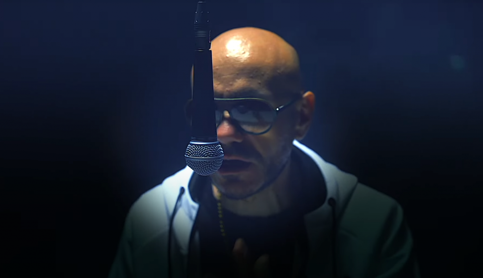 Photo de « Festival » de punchlines dans le nouveau clip de BARANGE