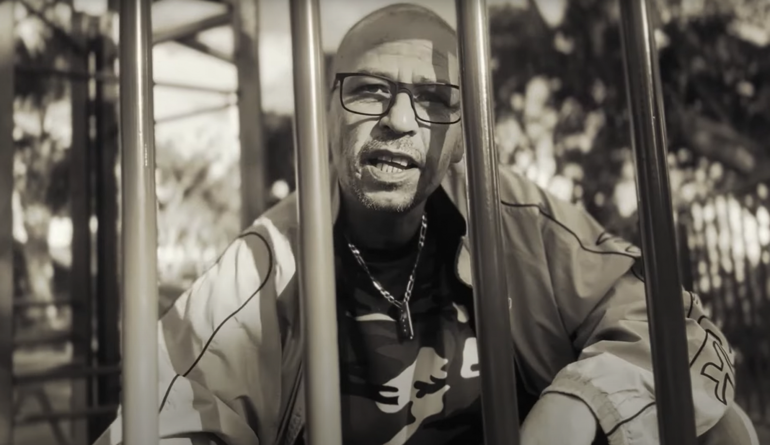 Photo de Raz War éveille les consciences dans son nouveau clip « ino'sang »