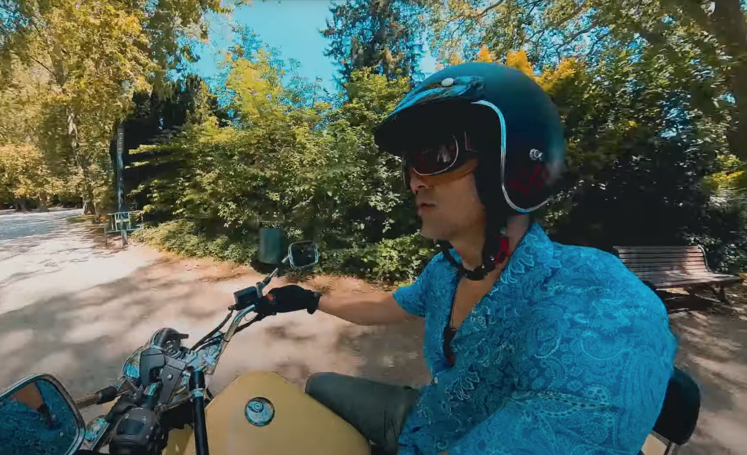 Photo de Découvrez « All Around Me », le nouveau clip poétique signé FLEUR