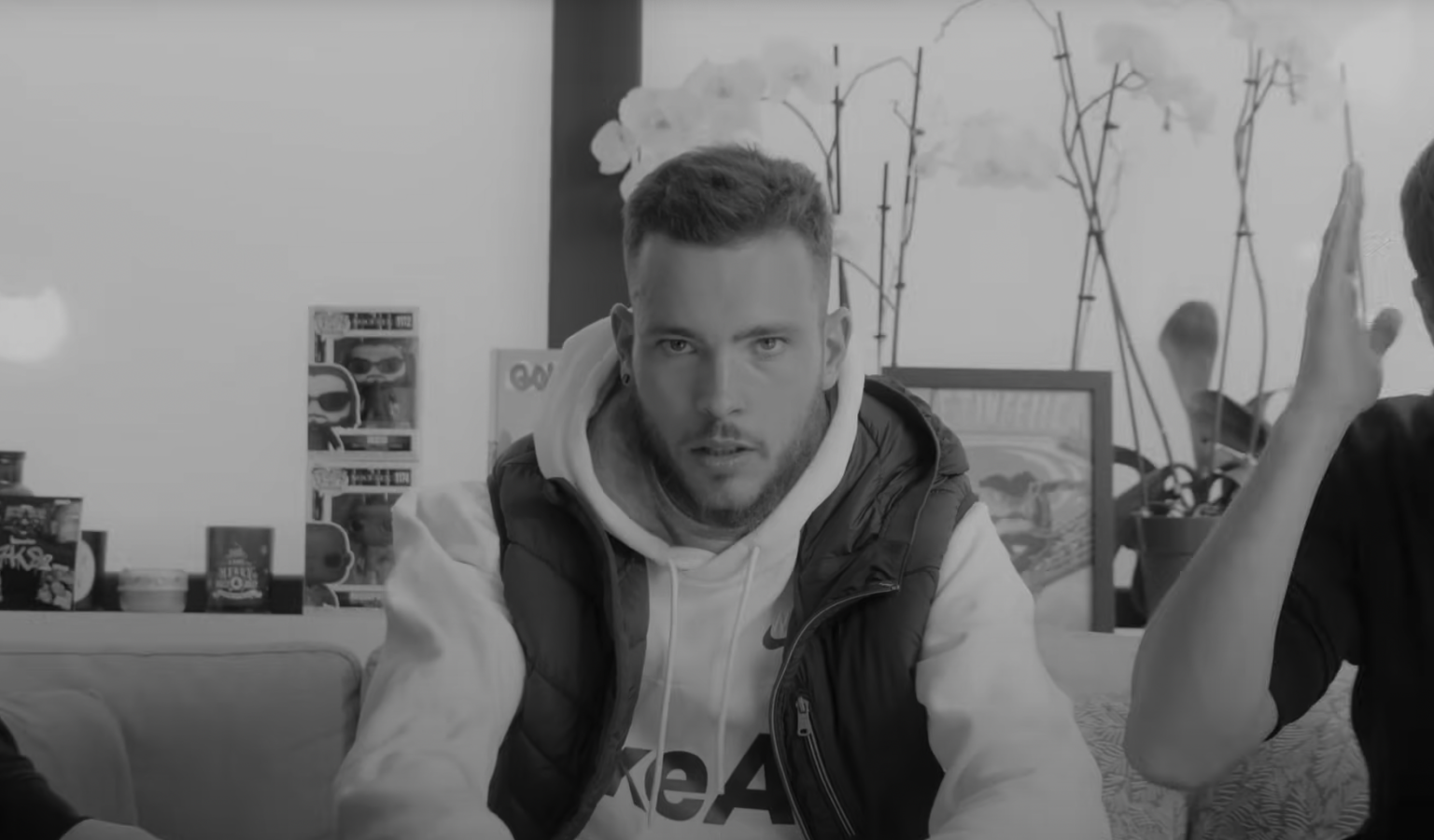 Keurta dévoile un court-métrage grandiose pour son nouveau clip « REVIENS-MOI » Photo de Keurta dévoile un court-métrage grandiose pour son nouveau clip « REVIENS-MOI »