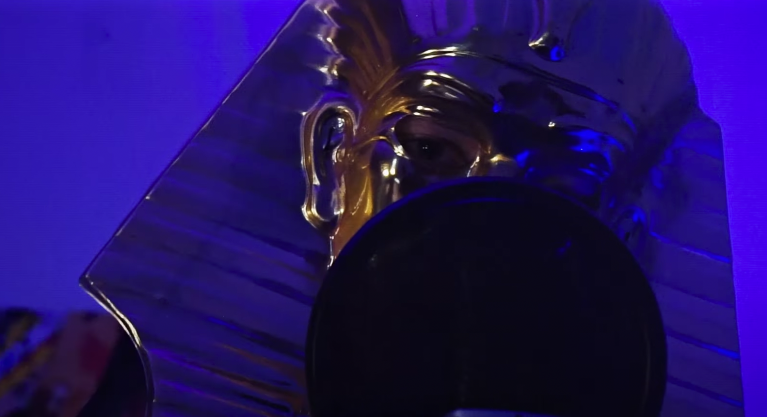 Photo de bouddhiste joue les « Marchand de sable » dans son nouveau clip