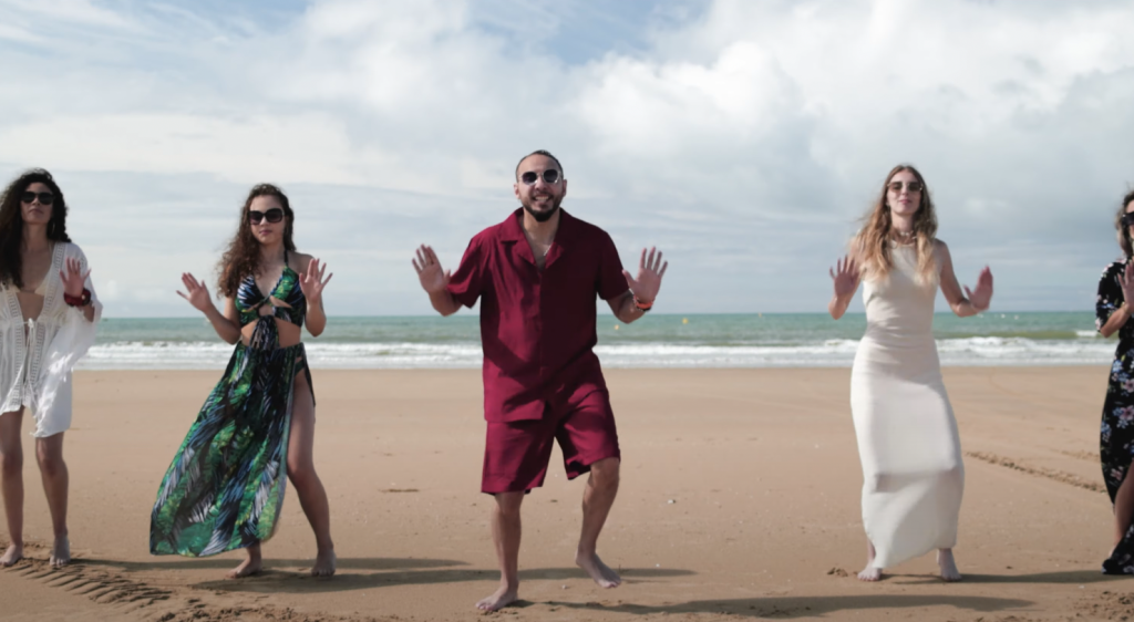 MATTKILLA revisite le hit « TIC TIC TAC » dans son nouveau clip Photo de MATTKILLA revisite le hit « TIC TIC TAC » dans son nouveau clip