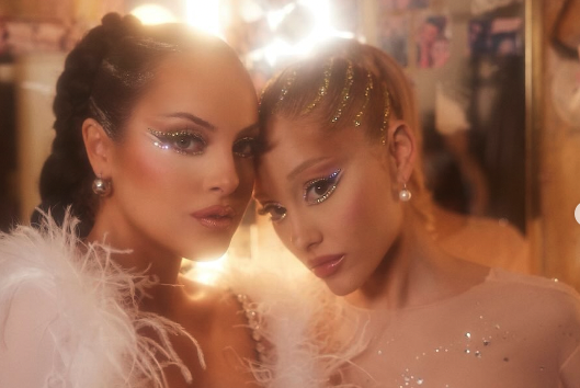 Photo de Ariana Grande et Liz Gillies font le buzz avec leur costume d'Halloween...